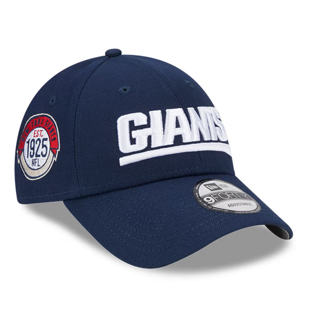 New York Giants New Era NFL23 History Sideline Sport Knit Toque