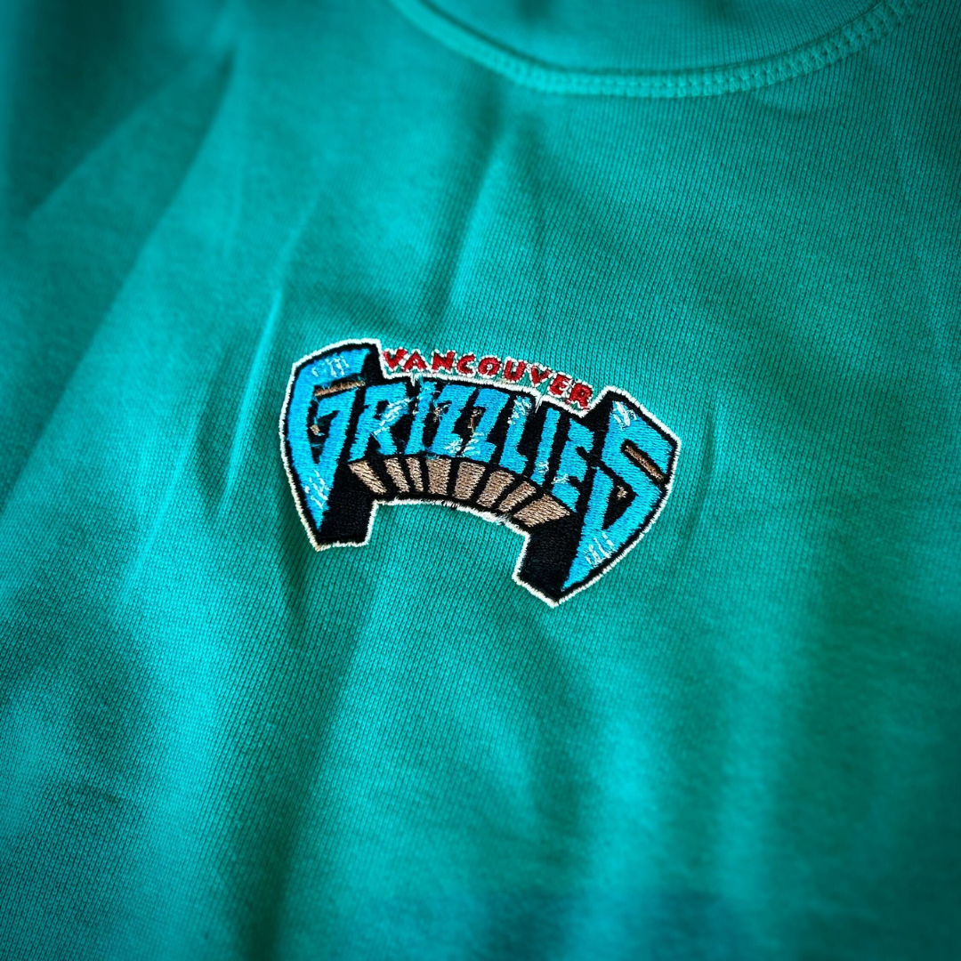 VINTAGE NBA VANCOUVER GRIZZLIES BASKETBALL LOGO HAT LAPEL PIN