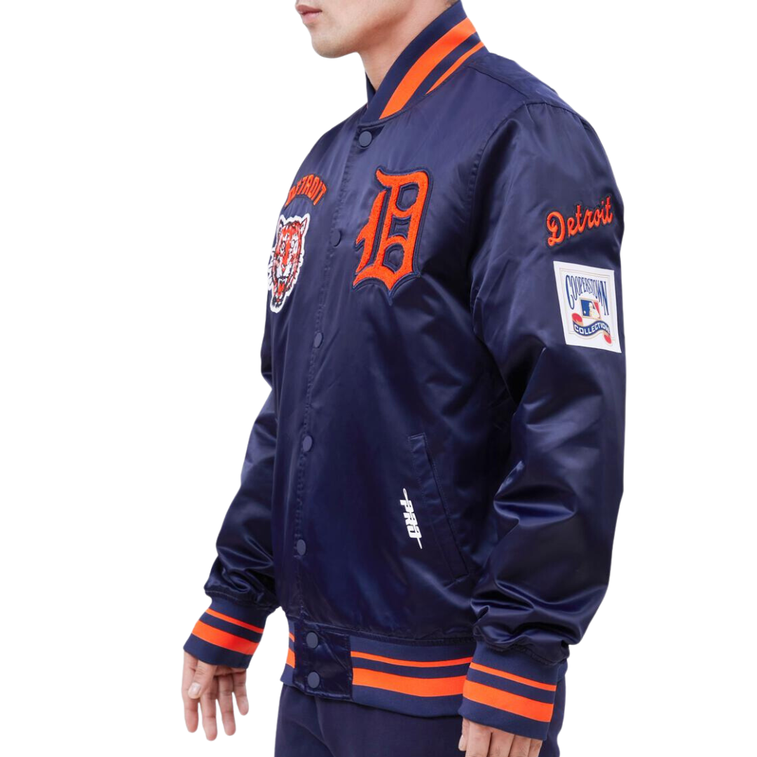 世界有名な Detroit Tigers Retro Classic Satin Varsity Jacket – The ジャケット・アウター